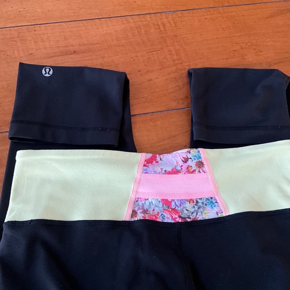 Lululemon crop leggings size 6 - Picture 3 of 5